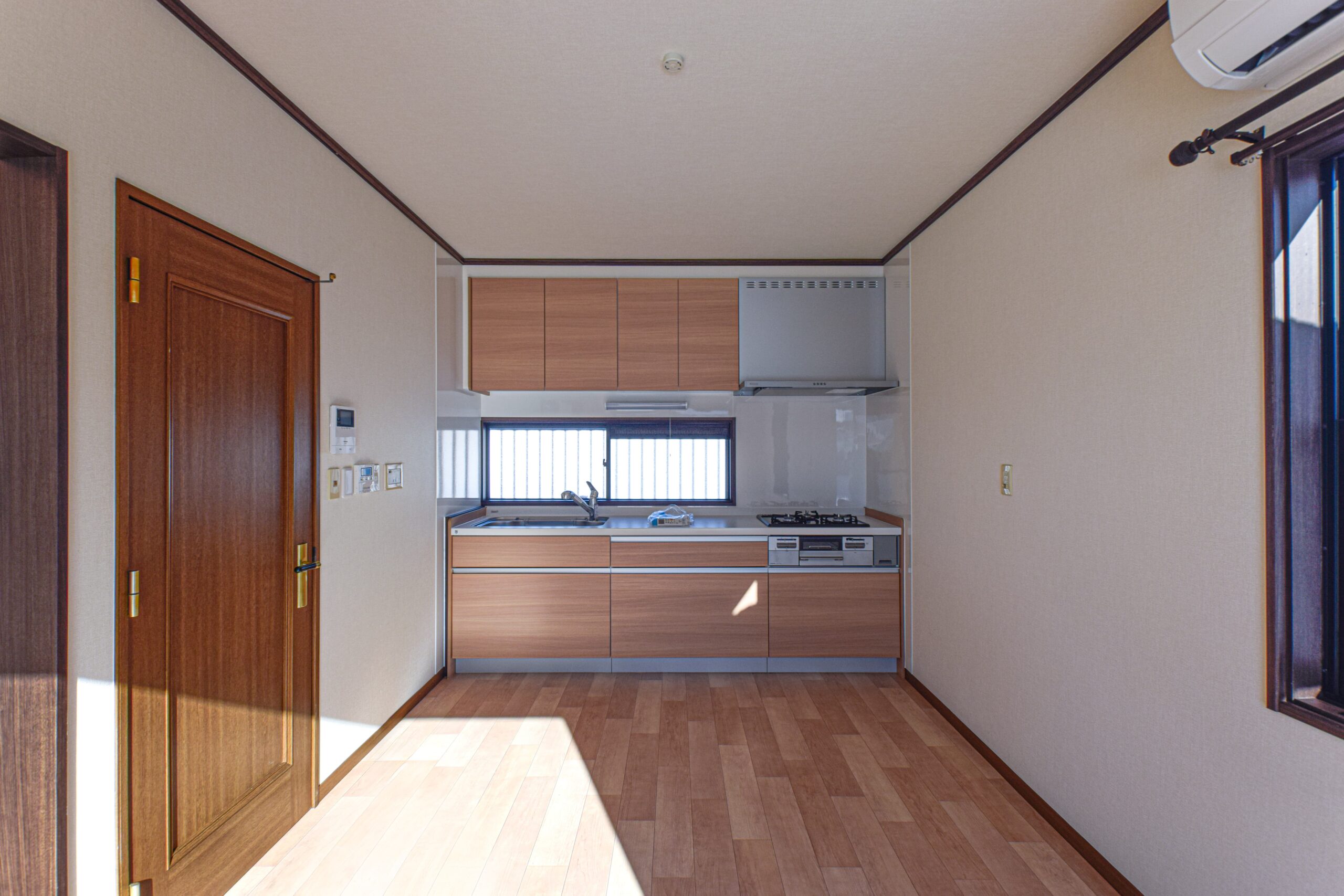 【　戸建て住宅の内装リフォームと設備交換　】 写真